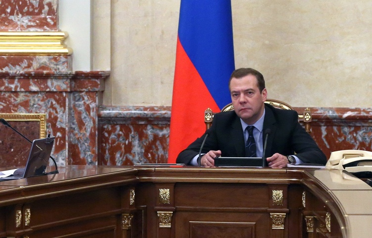 Дмитрий Медведев не исключает дальнейшего падения стоимости нефти Дмитрий Медведев не исключает дальнейшего падения стоимости нефти