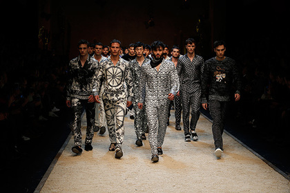 Dolce & Gabbana выпустила мужские пижамы в стиле «спагетти-вестернов» Dolce & Gabbana выпустила мужские пижамы в стиле «спагетти-вестернов»