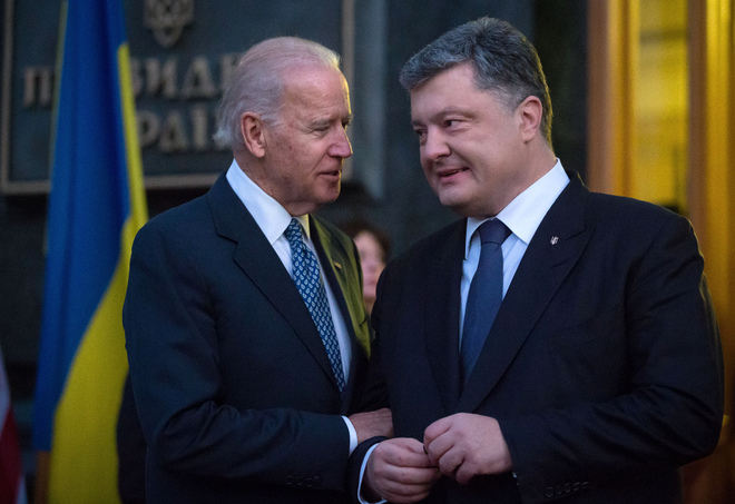 Украинский лидер обсудил действия по прекращению огня в Донбассе с Байденом Украинский лидер обсудил действия по прекращению огня в Донбассе с Байденом
