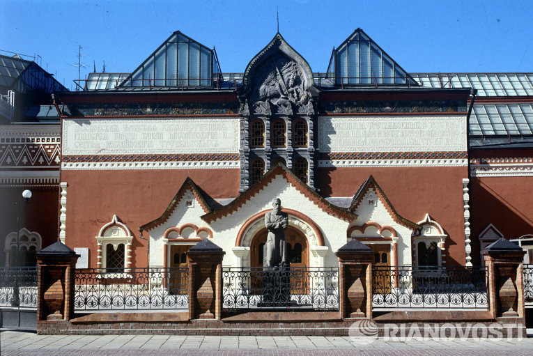 Дверь Третьяковской галереи не выдержала наплыва посетителей и рухнула, закрыта продажа билетов Дверь Третьяковской галереи не выдержала наплыва посетителей и рухнула, закрыта продажа билетов