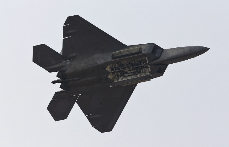 США перебросили на свою базу ВВС в Японии 12 истребителей F-22 Raptor США перебросили на свою базу ВВС в Японии 12 истребителей F-22 Raptor