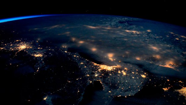 Скотт Келли опубликовал в инстаграме и твиттере космические снимки метели в США Скотт Келли опубликовал в инстаграме и твиттере космические снимки метели в США