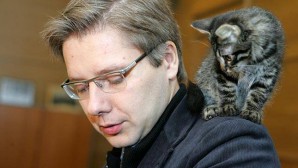 Мэру Риги высказали претензии по поводу его общения на русском языке в Фейсбуке Мэру Риги высказали претензии по поводу его общения на русском языке в Фейсбуке