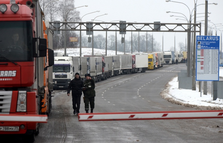 На границе из Белоруссии в Литву в настоящее время не могу выехать 680 автомобилей На границе из Белоруссии в Литву в настоящее время не могу выехать 680 автомобилей