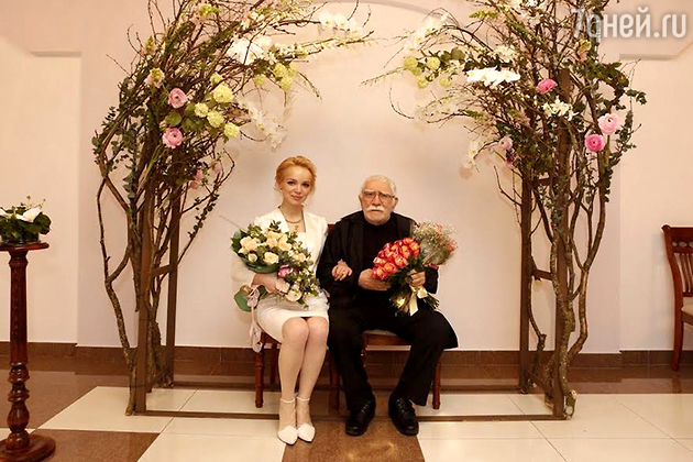 80-летний Армен Джигарханян женился на 39-летней Виталине Цымбалюк-Романовской 80-летний Армен Джигарханян женился на 39-летней Виталине Цымбалюк-Романовской