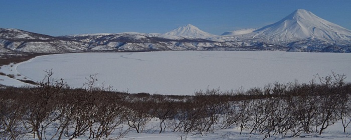 На Камчатке замерзло озеро Курильское На Камчатке замерзло озеро Курильское
