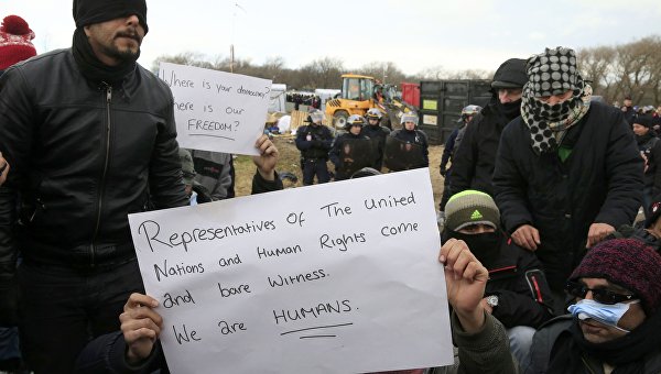Иранские беженцы зашили рты в знак протеста Иранские беженцы зашили рты в знак протеста