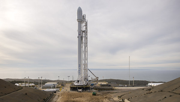SpaceX успешно запустила Falcon 9 со спутником связи на борту