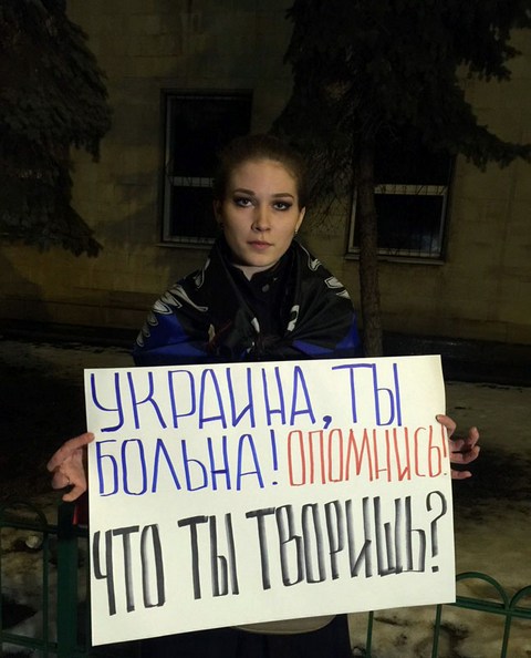 Москва: активисты забросали яйцами посольство Украины Москва: активисты забросали яйцами посольство Украины