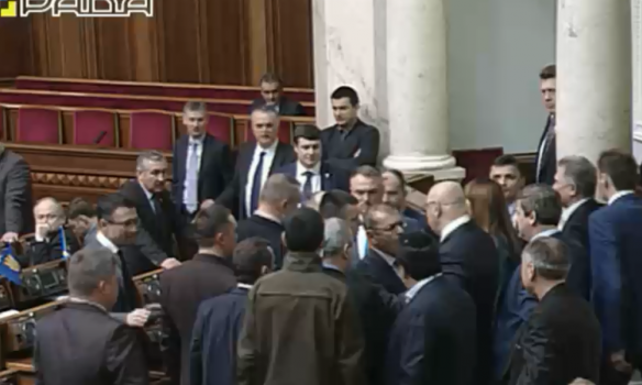 Они не дикари: депутаты украинской Рады подрались во время заседания Они не дикари: депутаты украинской Рады подрались во время заседания