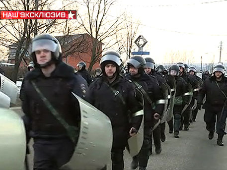 В Тульской области бунтуют цыгане, приехал ОМОН В Тульской области бунтуют цыгане, приехал ОМОН