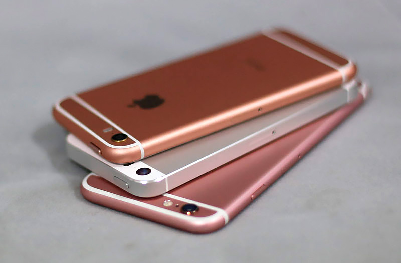 Apple анонсировала стоимость нового iPhone SE Apple анонсировала стоимость нового iPhone SE