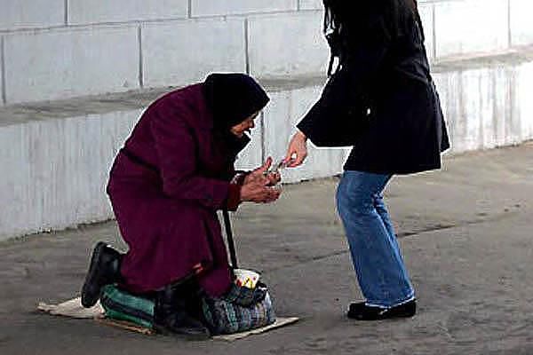 Число бедных в России с каждым годом возрастает, и в 2015 году достигло максимума за девять лет Число бедных в России с каждым годом возрастает, и в 2015 году достигло максимума за девять лет