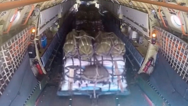 Жители города Дейр-эз-Зор в Сирии получили 28 т российской гуманитарной помощи Жители города Дейр-эз-Зор в Сирии получили 28 т российской гуманитарной помощи