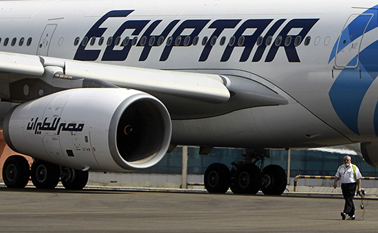 Самолет EgyptAir и его пассажиры захвачены неизвестными Самолет EgyptAir и его пассажиры захвачены неизвестными