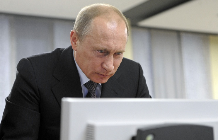 Владимир Путин рекомендует госкомпаниям перейти на российское ПО Владимир Путин рекомендует госкомпаниям перейти на российское ПО