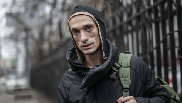 Арест художника Павленского продлен до 5 мая Арест художника Павленского продлен до 5 мая
