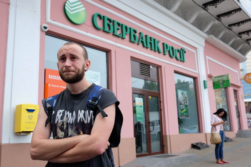 В Черновцах запретили все вывески со словом «Россия» В Черновцах запретили все вывески со словом «Россия»