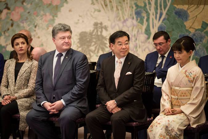 Юрий Луценко уснул на встрече Порошенко и Абэ в Японии Юрий Луценко уснул на встрече Порошенко и Абэ в Японии