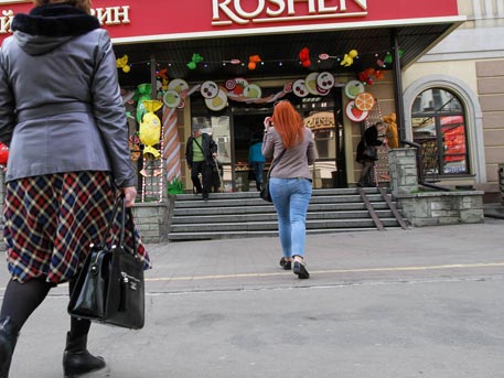 Порошенко пожаловался на отсутствие покупателей для Roshen