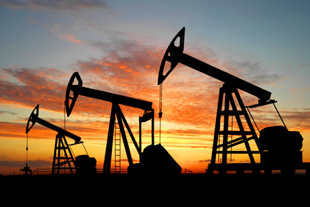 Доходы России от продажи нефти сократились почти вдвое Доходы России от продажи нефти сократились почти вдвое