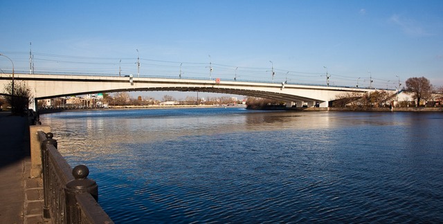 Под Автозаводским мостом столичные саперы обнаружили подозрительную коробку с проводами Под Автозаводским мостом столичные саперы обнаружили подозрительную коробку с проводами