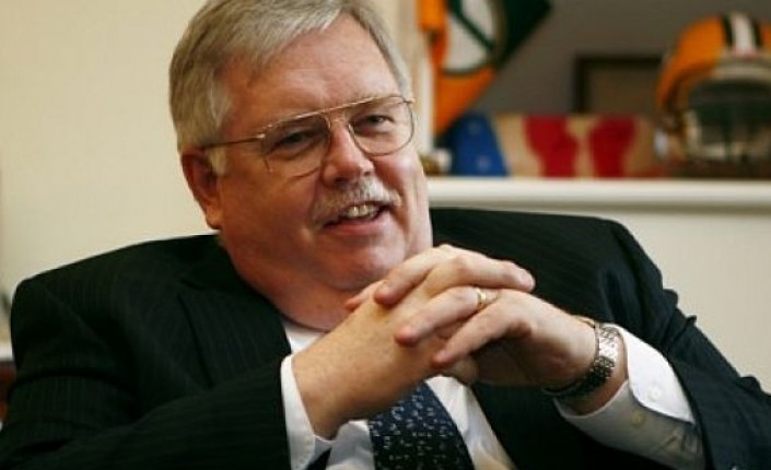 Посол США Теффт напишет книгу о российско-американских отношениях Посол США Теффт напишет книгу о российско-американских отношениях