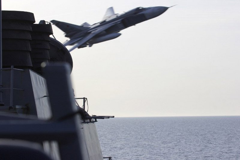 Пентагон опубликовал фотографии полета Су-24 над кораблем ВМФ Соединенных Штатов на Балтике Пентагон опубликовал фотографии полета Су-24 над кораблем ВМФ Соединенных Штатов на Балтике