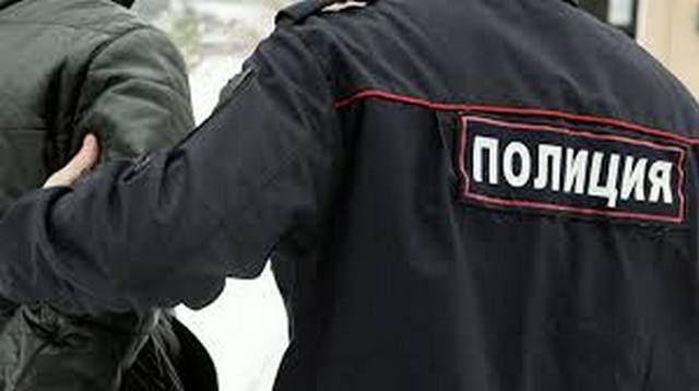 В Москве пьяный дебошир ранил двух полицейских В Москве пьяный дебошир ранил двух полицейских
