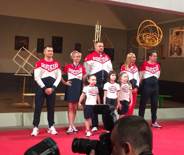 Форма российской сборной для Олимпийских игр-2016 была презентована в Третьяковской галерее Форма российской сборной для Олимпийских игр-2016 была презентована в Третьяковской галерее