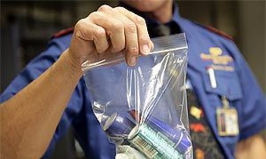 В России отменят существующие ограничения на пронос жидкостей в самолеты В России отменят существующие ограничения на пронос жидкостей в самолеты