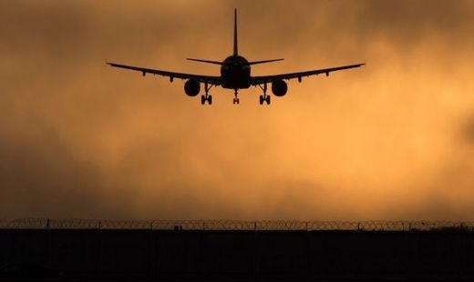 В Шереметьево экстренно сел лайнер АК Hainan Airlines из-за смерти пассажира В Шереметьево экстренно сел лайнер АК Hainan Airlines из-за смерти пассажира
