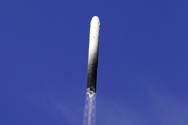 Россия провела успешные испытания гиперзвуковых боевых блоков для новой ракеты «Сармат» Россия провела успешные испытания гиперзвуковых боевых блоков для новой ракеты «Сармат»