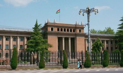 В участии в побоище на Хованском кладбище подозревают полицейского В участии в побоище на Хованском кладбище подозревают полицейского
