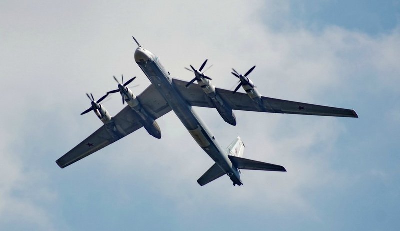 На российский ядерный бомбардировщик «Медведь» установили новые ракеты На российский ядерный бомбардировщик «Медведь» установили новые ракеты