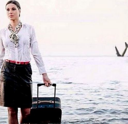 Стюардесса А320 размещала в сети фото на фоне тонущего лайнера Стюардесса А320 размещала в сети фото на фоне тонущего лайнера