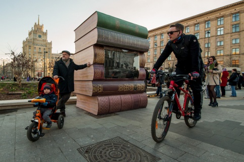 Огромные книги появятся в центре Москвы Огромные книги появятся в центре Москвы