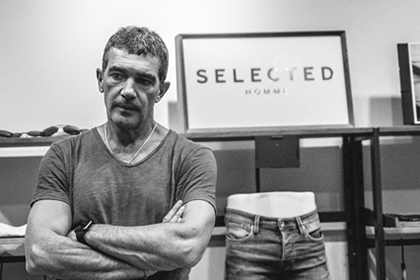 Антонио Бандерас представил коллекцию одежды для мужчин Антонио Бандерас представил коллекцию одежды для мужчин