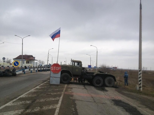 На российско-украинской границе в Северном Крыму активизировалась украинская авиация и бронетехника На российско-украинской границе в Северном Крыму активизировалась украинская авиация и бронетехника