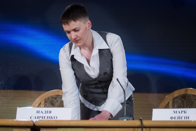 Савченко ответила Захарченко на его угрозы «шлепнуть» ее Савченко ответила Захарченко на его угрозы «шлепнуть» ее