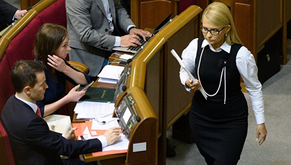 Тимошенко заявила о тайном договоре Порошенко и Гройсмана с МВФ об отмене льгот и больших тарифах Тимошенко заявила о тайном договоре Порошенко и Гройсмана с МВФ об отмене льгот и больших тарифах