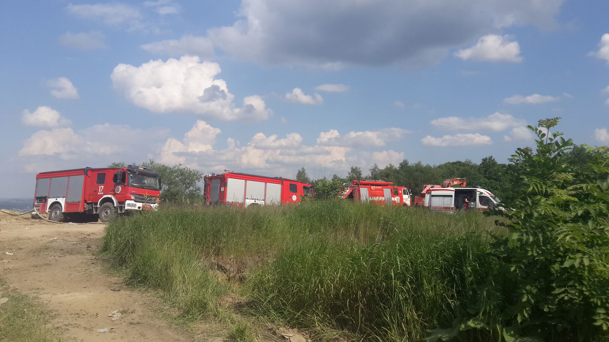 Спасателей завалило на свалке под Львовом, их поиски будут вестись круглосуточно (видео) Спасателей завалило на свалке под Львовом, их поиски будут вестись круглосуточно (видео)