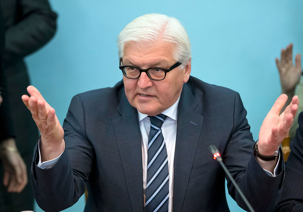 Штайнмайер: никто не заинтересован ставить РФ на колени, следует обдумать поэтапное снятие санкций Штайнмайер: никто не заинтересован ставить РФ на колени, следует обдумать поэтапное снятие санкций