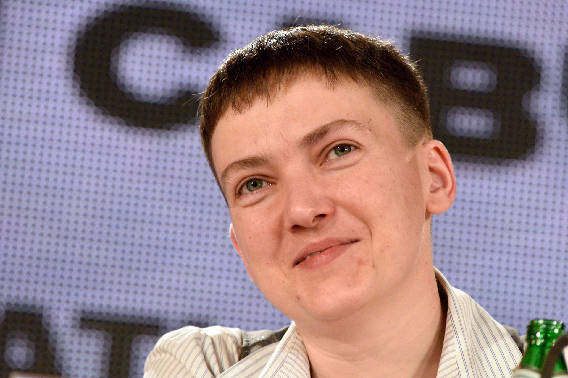 Надежда Савченко назвала журналистов Украины шакалами и собаками Надежда Савченко назвала журналистов Украины шакалами и собаками