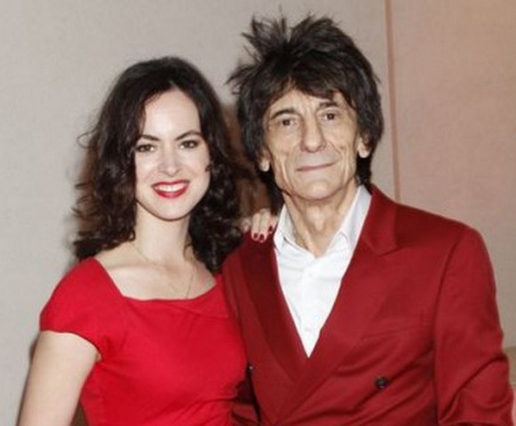 68-летний гитарист The Rolling Stones стал отцом двух близняшек 68-летний гитарист The Rolling Stones стал отцом двух близняшек