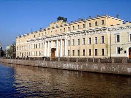Хулиган разрисовал краской фасад Юсуповского дворца в Петербурге Хулиган разрисовал краской фасад Юсуповского дворца в Петербурге