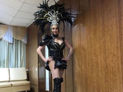 Волочкова снова шокирует: бывшая балерина вышла на концерт к детям в костюме садо-мазо