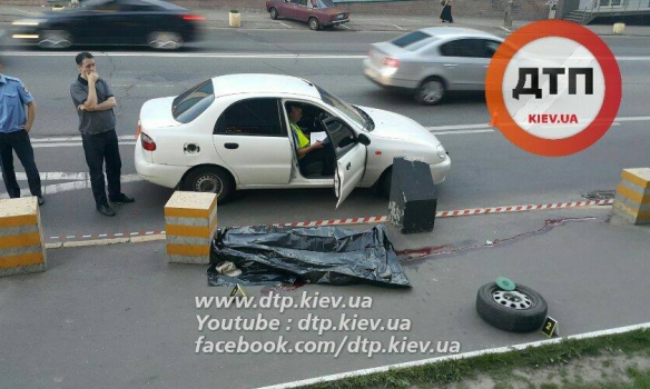 Киев: Оторвавшееся от машины колесо убило мужчину Киев: Оторвавшееся от машины колесо убило мужчину