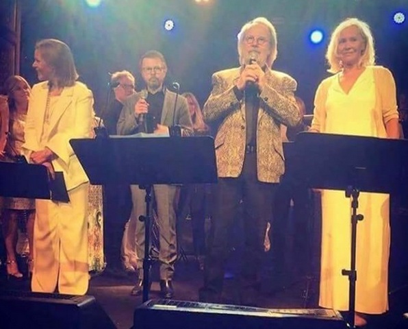 Группа ABBA воссоединилась на концерте в Стокгольме Группа ABBA воссоединилась на концерте в Стокгольме