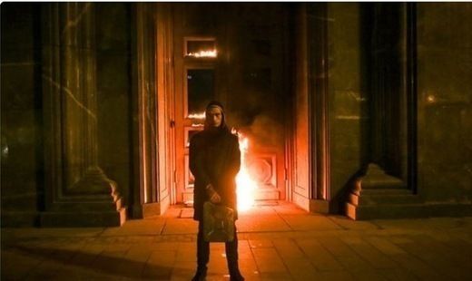 Петр Павленский признан виновным в деле о поджоге двери ФСБ Петр Павленский признан виновным в деле о поджоге двери ФСБ